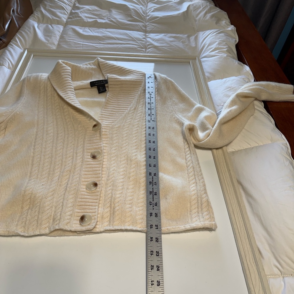 Tahari 100% Cashmere Cream Cable Knit Shawl Collar Cropped Cardigan Sweater L - Picture 7 of 9